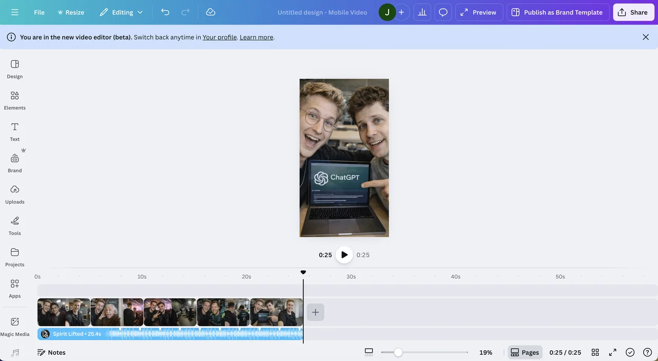 KI-Selfie-Tour-Video mit Tech-Ikonen