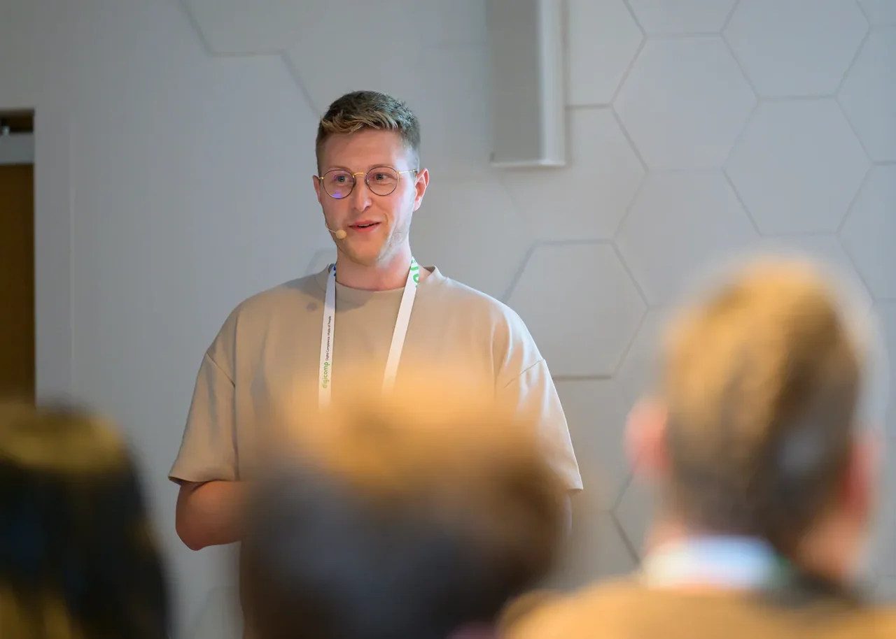 Jannik Reinhard präsentiert auf dem Azure Bootcamp