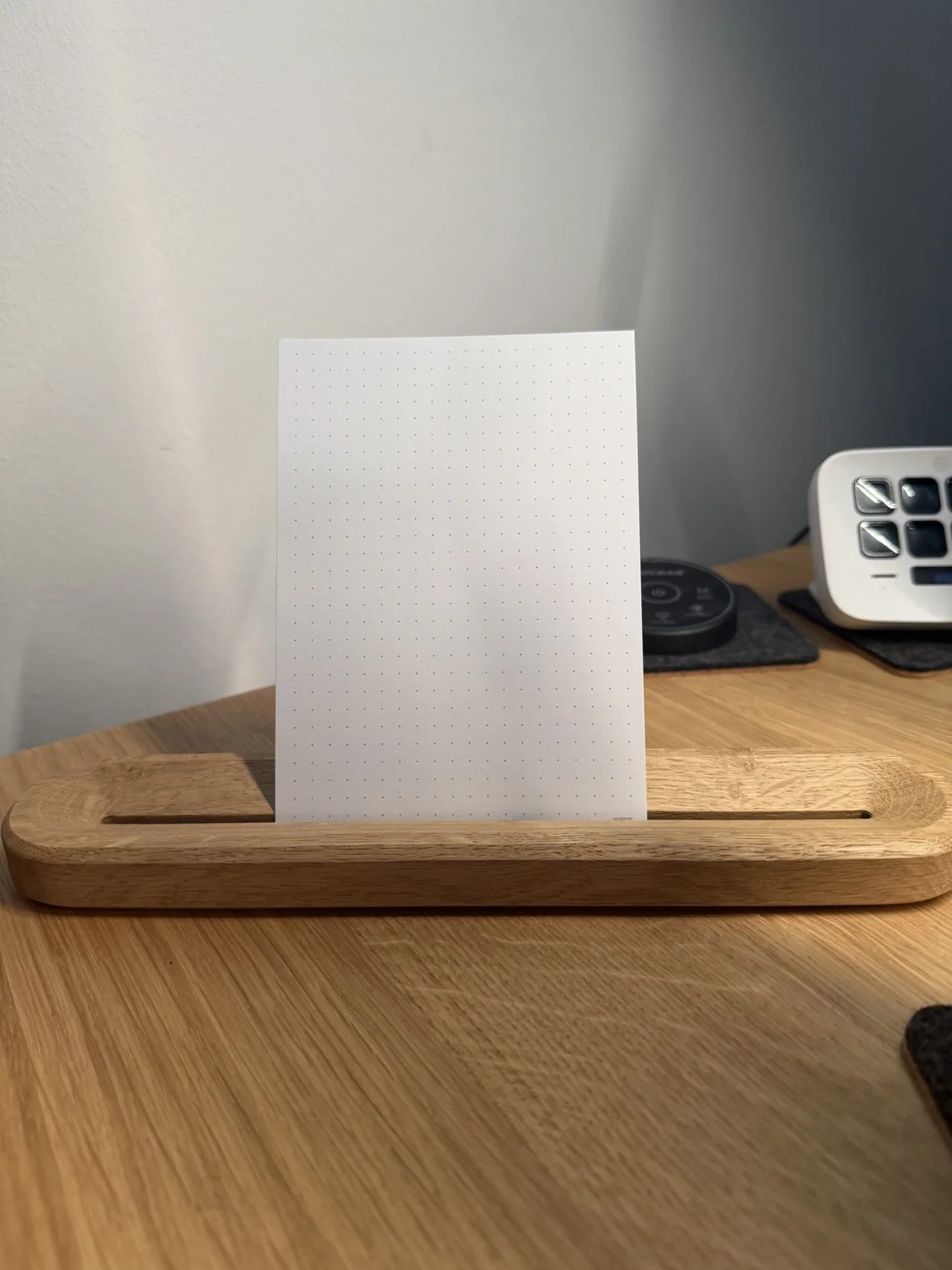 Oakywood To-Do Stand holding a dotted task card beside the Stream Deck in my desk setup 2026