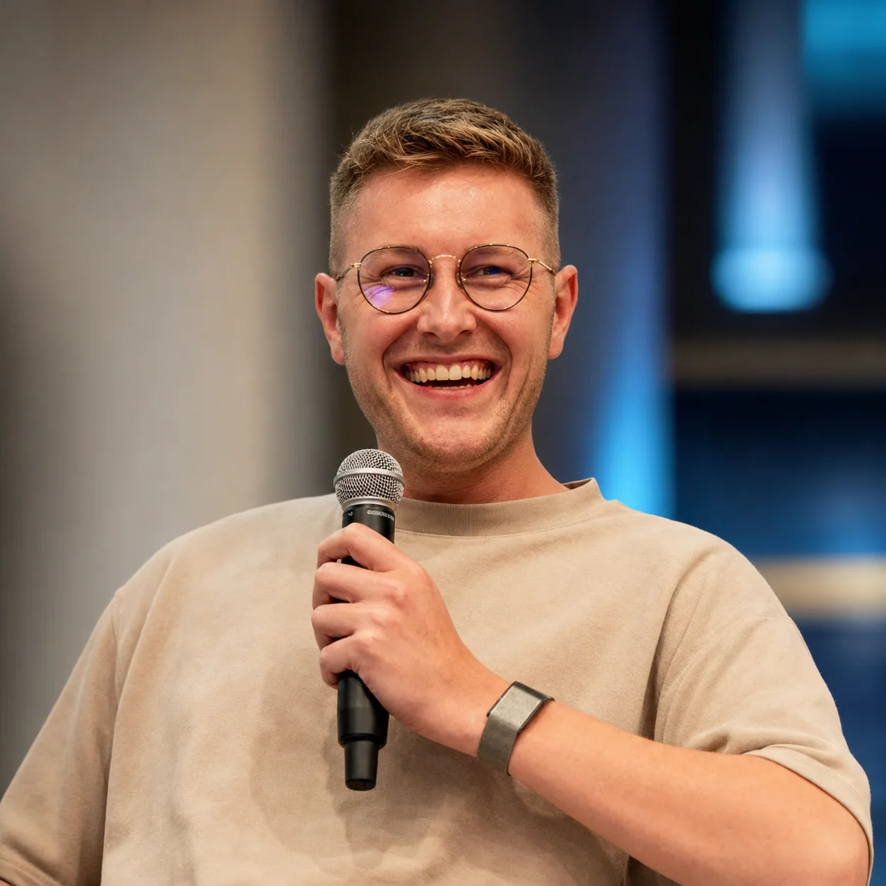 Jannik Reinhard speaking at a technology event